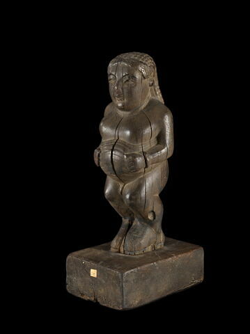 statue