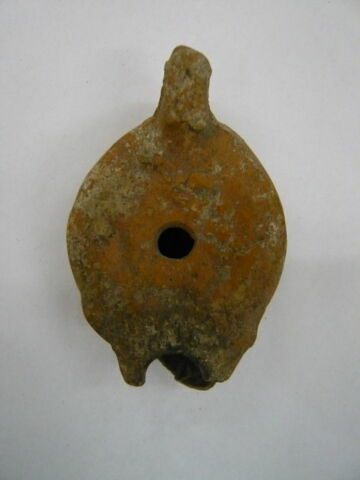lampe ; lampe à bec arrondi et volutes dégénérées