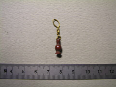 perle en pavot ; boucle d'oreille