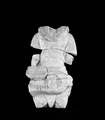 statue, image 2/15