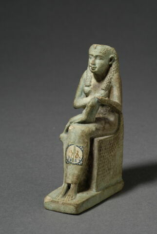 figurine d'Isis allaitant, image 2/3