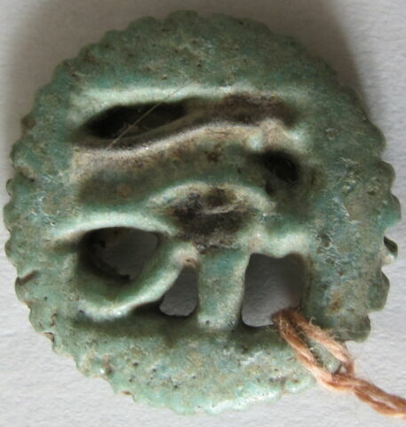 amulette oudjat circonscrit ajouré