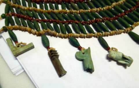 collier à 4 rangs ; perle en olive ; amulette, image 6/7