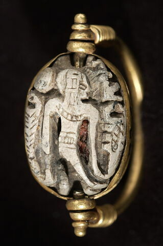 bague en anneau à extrémités enroulées ; bague à chaton cerclé ; scaraboïde, image 2/3
