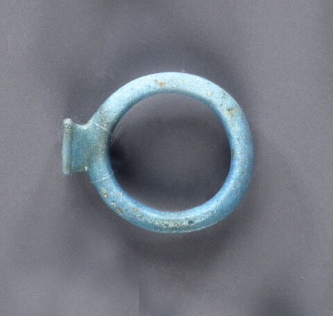 bague à chaton carré