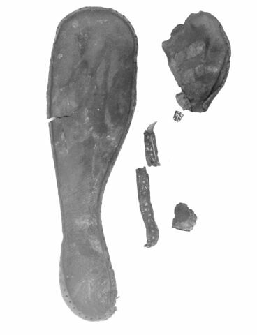 chaussure gauche ; fragments, image 2/2