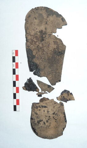 sandale droite ; fragments