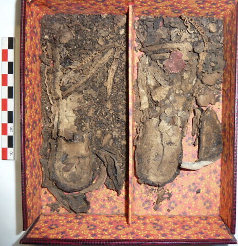 paire de chaussures ; fragments