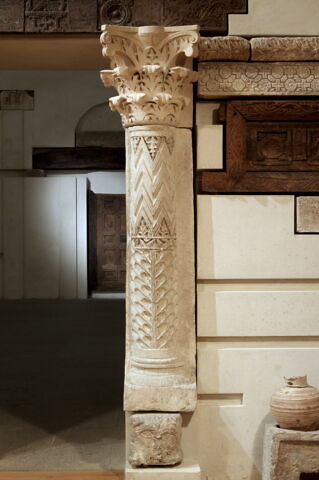 reproduction moderne ; chapiteau, image 2/5