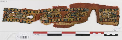 bande décorative d'habillement ; fragment