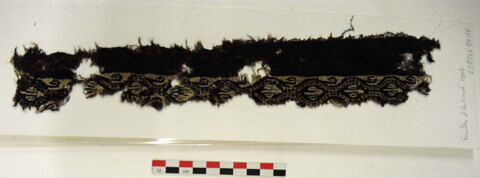 bande décorative d'habillement ; fragment, image 3/4