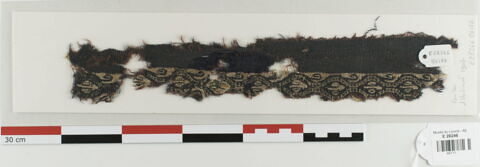 bande décorative d'habillement ; fragment, image 2/4