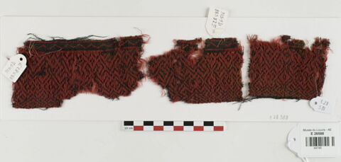 bande décorative d'habillement ; fragment, image 2/4