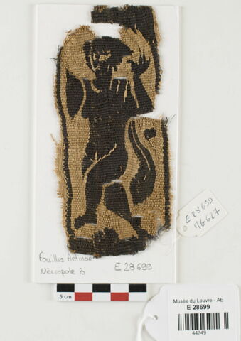 bande décorative d'habillement ; fragment