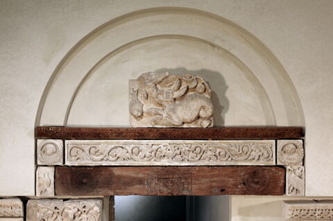 décor architectural ; relief mural ; tympan, image 2/2