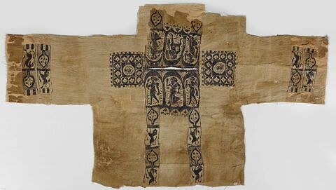 tunique ; plastron de tunique ; clavus ; tabula ; bande de poignet