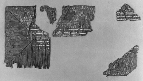 bande d'encolure ; fragments, image 3/3