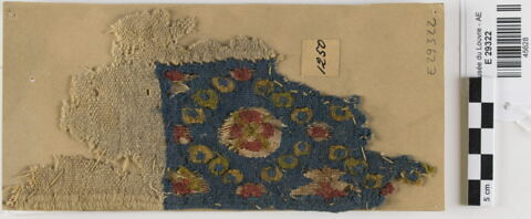 bande décorative d'habillement ; fragment