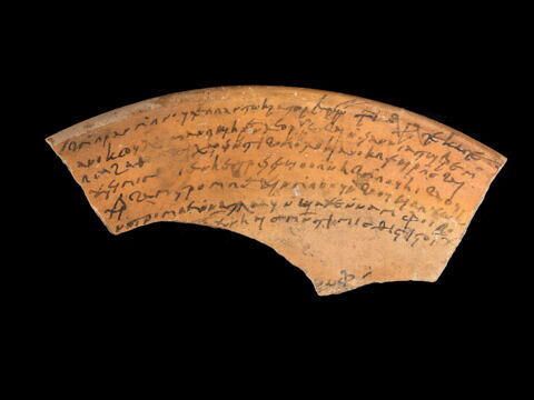 ostracon ; fragment, image 3/3