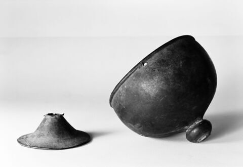 coupe à pied ; encensoir