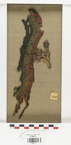 bande décorative d'habillement ; fragment