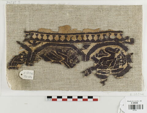 bande décorative d'habillement ; fragment