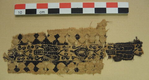 bande décorative d'habillement ; fragment, image 2/2