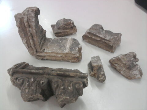 stèle  ; fragments