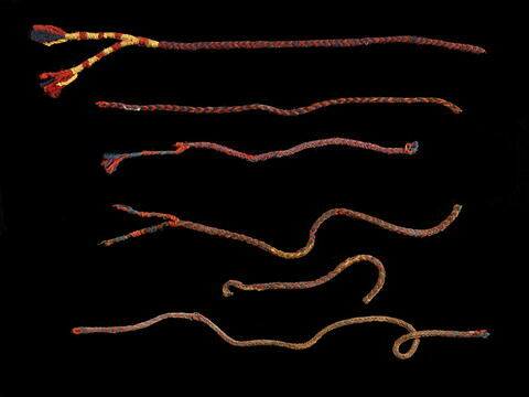 ceinture ; bande décorative d'habillement ; filet de tête ; fragments, image 2/2
