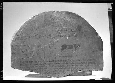 stèle cintrée, image 4/4