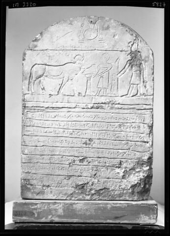 stèle cintrée, image 3/3