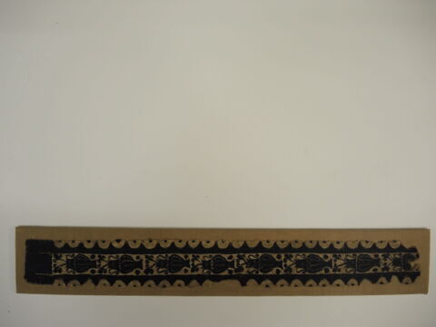 bande décorative d'habillement ; fragment, image 2/2