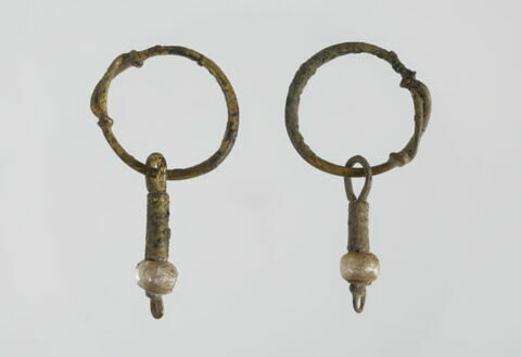 boucle d'oreille en anneau à pendentif