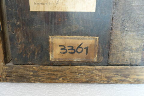 Portrait d'homme tenant un livre, image 4/7