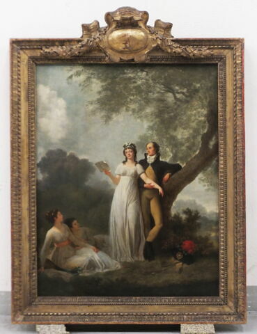 Quatre personnages dont une femme chantant dans un parc, image 3/15