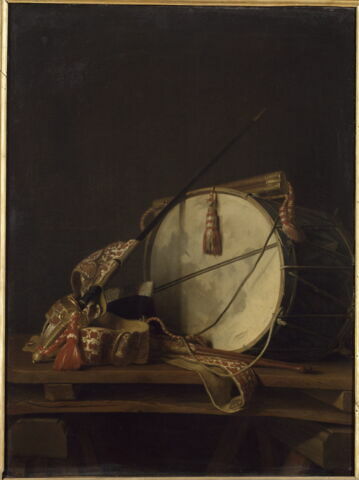Attributs militaires (un tambour et une épée)