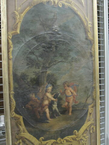 Enfants jouant avec un chien et des épées de bois, image 2/3
