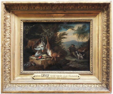 Gibier près d'un arbre et chasseur sonnant de la trompe, image 2/6