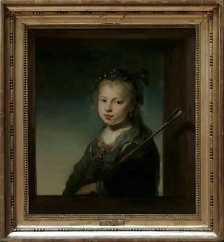 Petite fille en bergère, dans l'encadrement d'une baie, image 3/3