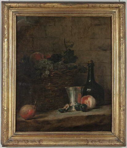 Panier de raisins, gobelet d'argent et bouteille, image 2/3