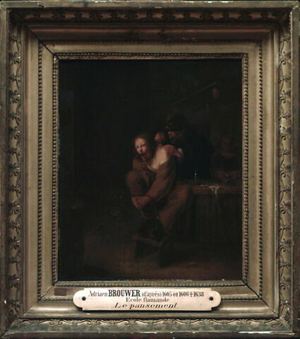 L'Opération.Chirurgien de village traitant une plaie à l’épaule d’un patient, image 2/2