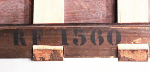 Portrait d'un homme assis près d'une table, image 3/5