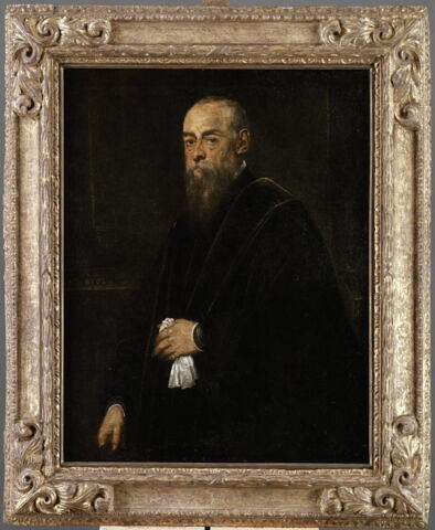 Homme âgé tenant un mouchoir de la main gauche, image 6/6