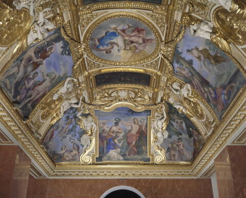 Plafond : Salle des Saisons - au centre de la voûte, composition circulaire: Apollon et Diane. A la voûte au dessus de la corniche, du sud vers le nord : Le Printems, image 8/8