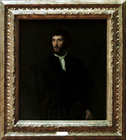 Portrait d'homme, main à la ceinture, image 4/4