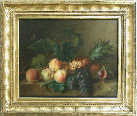 Pêches, raisins et ananas sur une table de pierre, image 2/3
