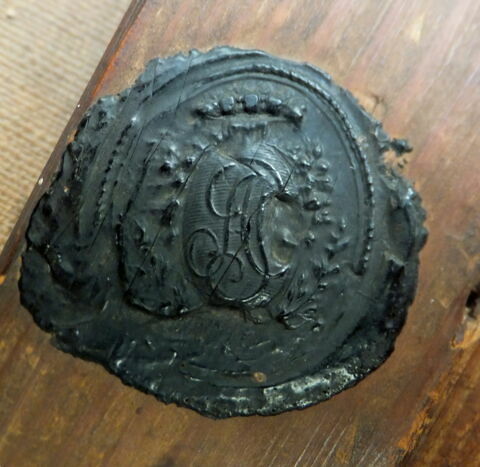 Joseph, modèle de l'Académie, tenant une poêle à feu., image 2/4
