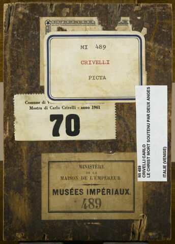 Le Christ mort au tombeau soutenu par deux anges, image 2/5