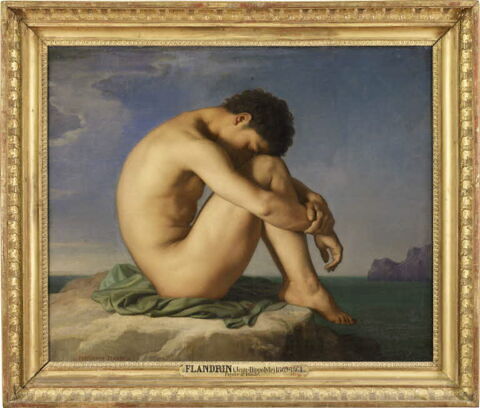 Jeune homme nu assis au bord de la mer, image 2/4