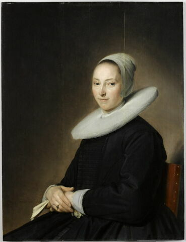Portrait d'une jeune femme assise